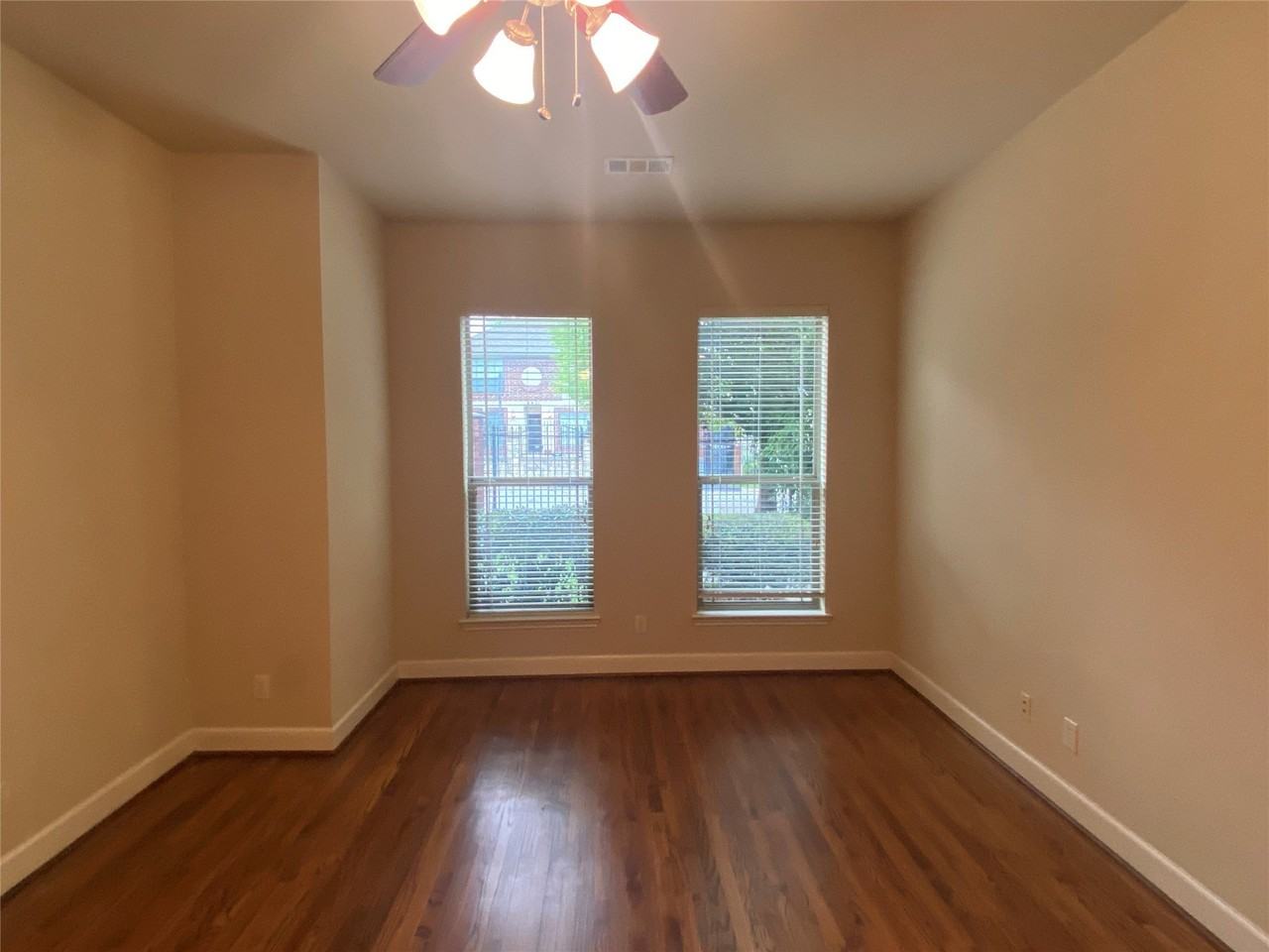 2410 Knight St - Photo 5 of 24