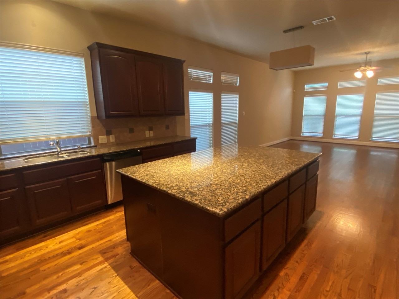 2410 Knight St - Photo 6 of 24