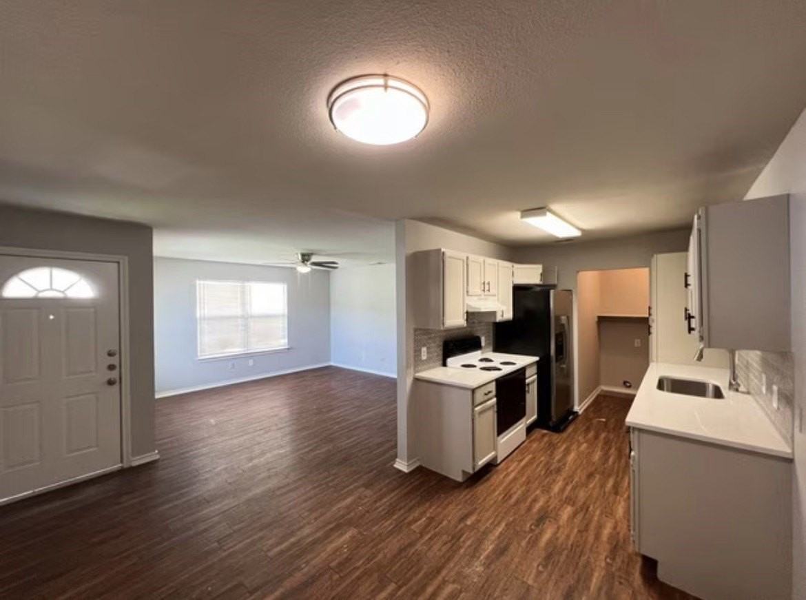 8124 Marydean Ave #8126 - Photo 3 of 12