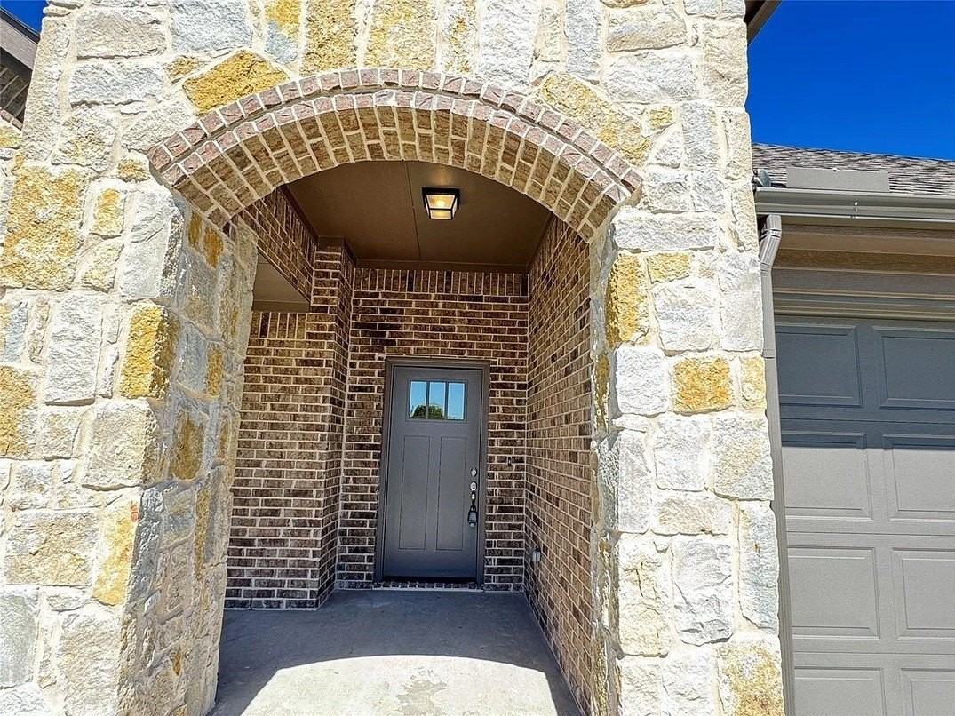 806 Greyson Ln - Photo 2 of 23