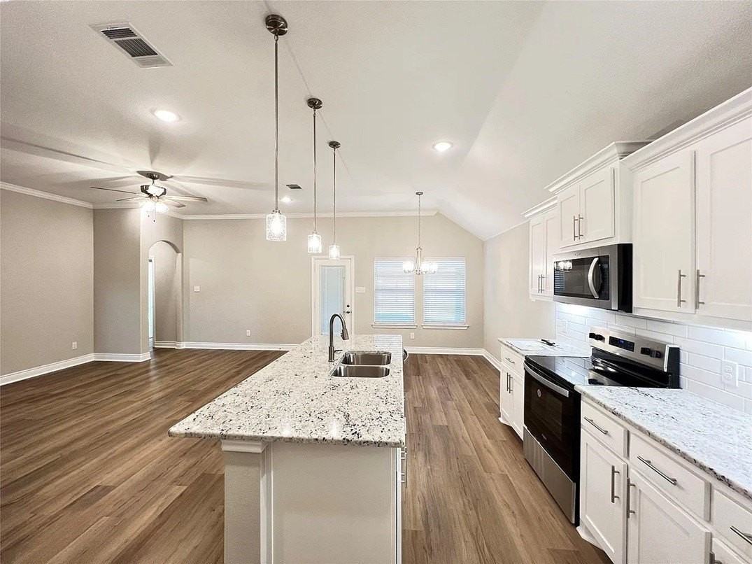 806 Greyson Ln - Photo 5 of 23