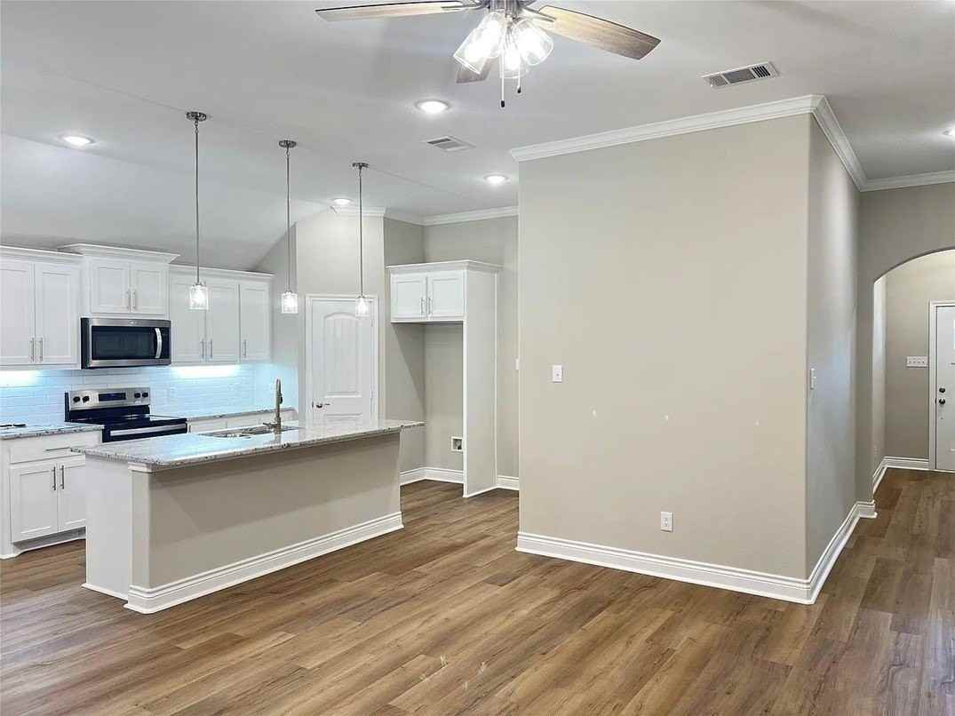 806 Greyson Ln - Photo 6 of 23