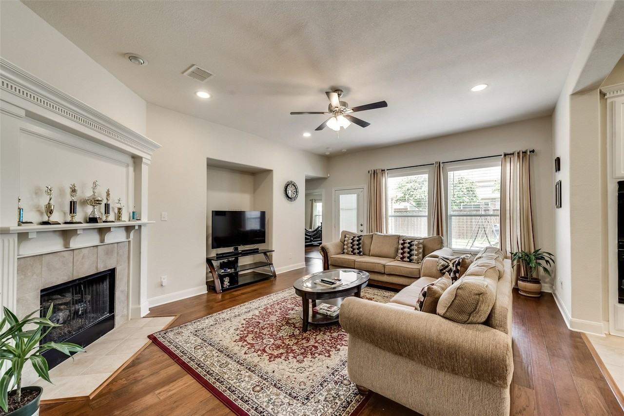 14574 Daneway Dr - Photo 4 of 18