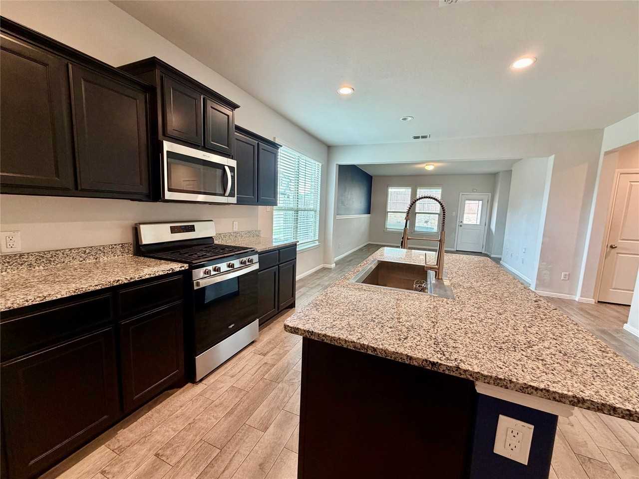 8301 Twisted Pine Way - Photo 4 of 18