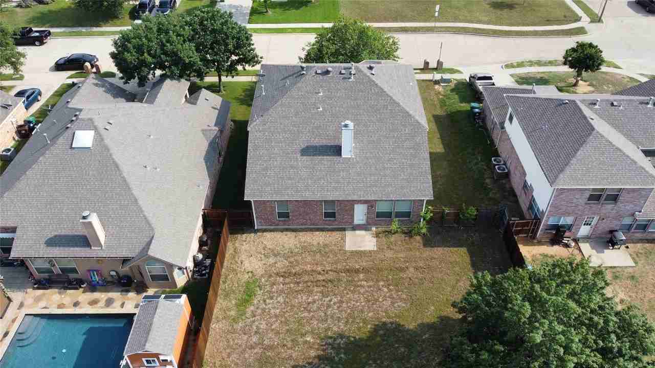 3305 Ocean Dr - Photo 5 of 18