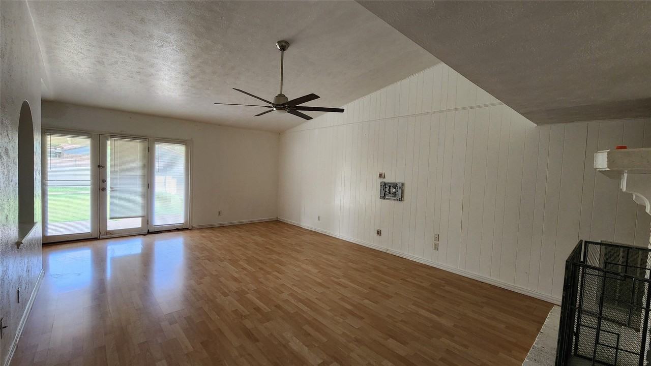 3106 Gayle Dr - Photo 4 of 13