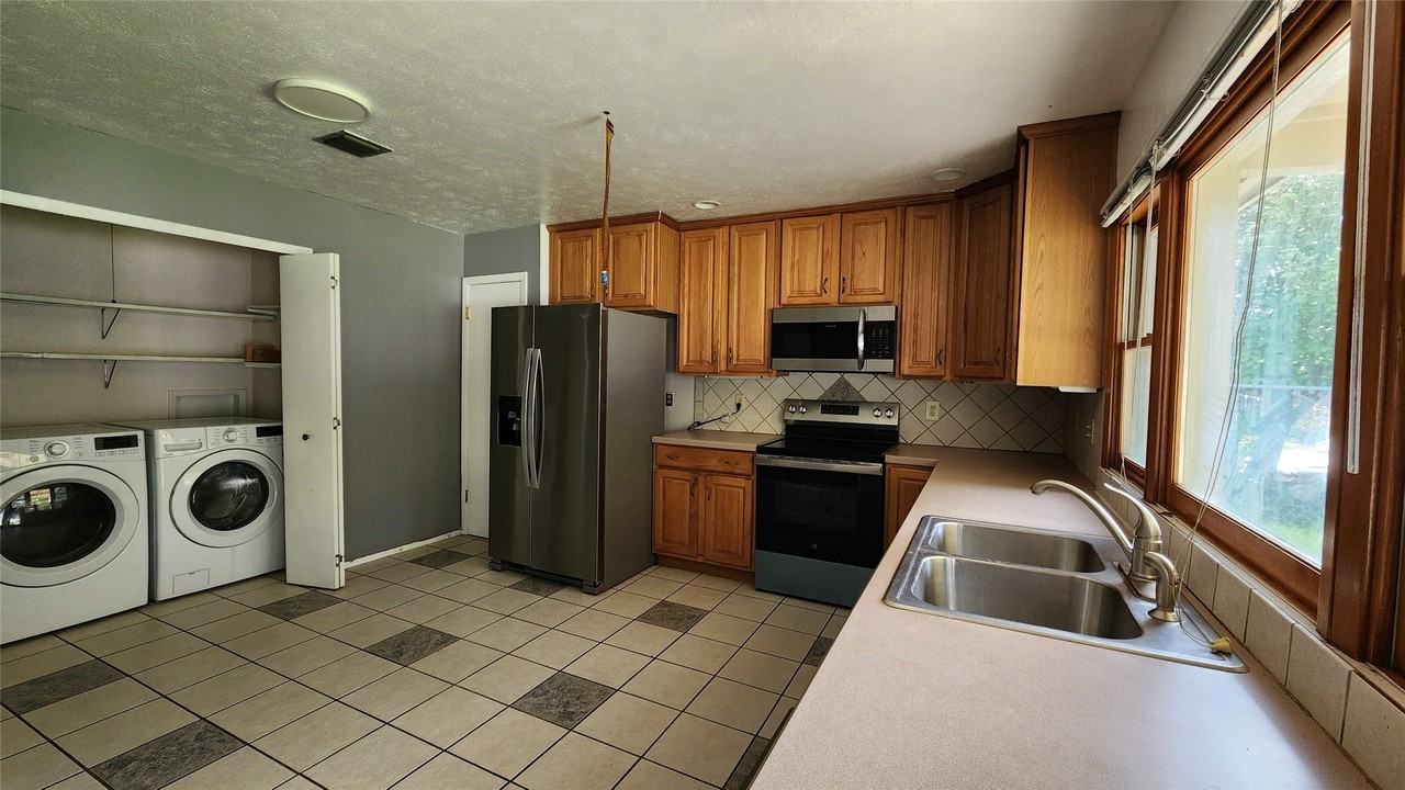 3106 Gayle Dr - Photo 6 of 13