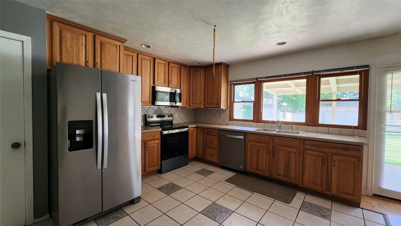 3106 Gayle Dr - Photo 7 of 13