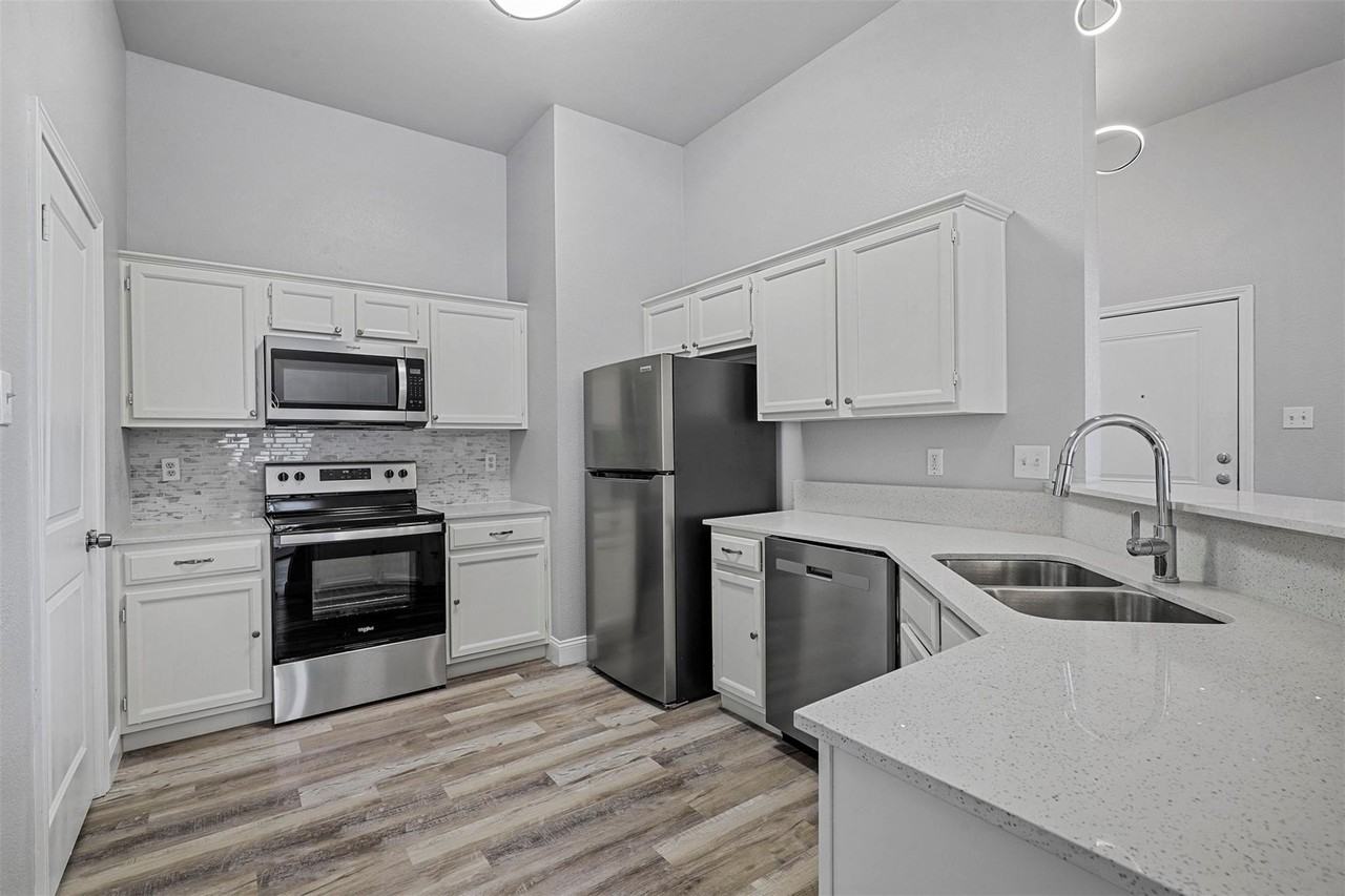 1533 Prescott Dr - Photo 4 of 16