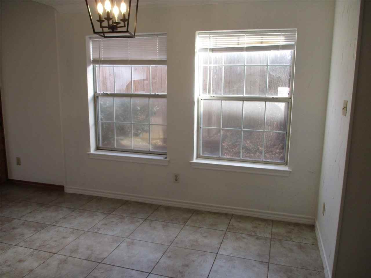 4611 Oak Club Dr - Photo 2 of 10