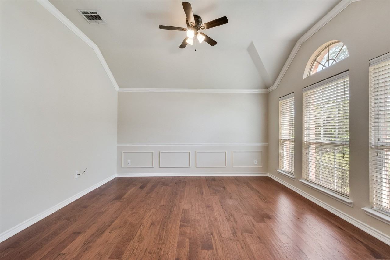3806 Palace Pl - Photo 3 of 17