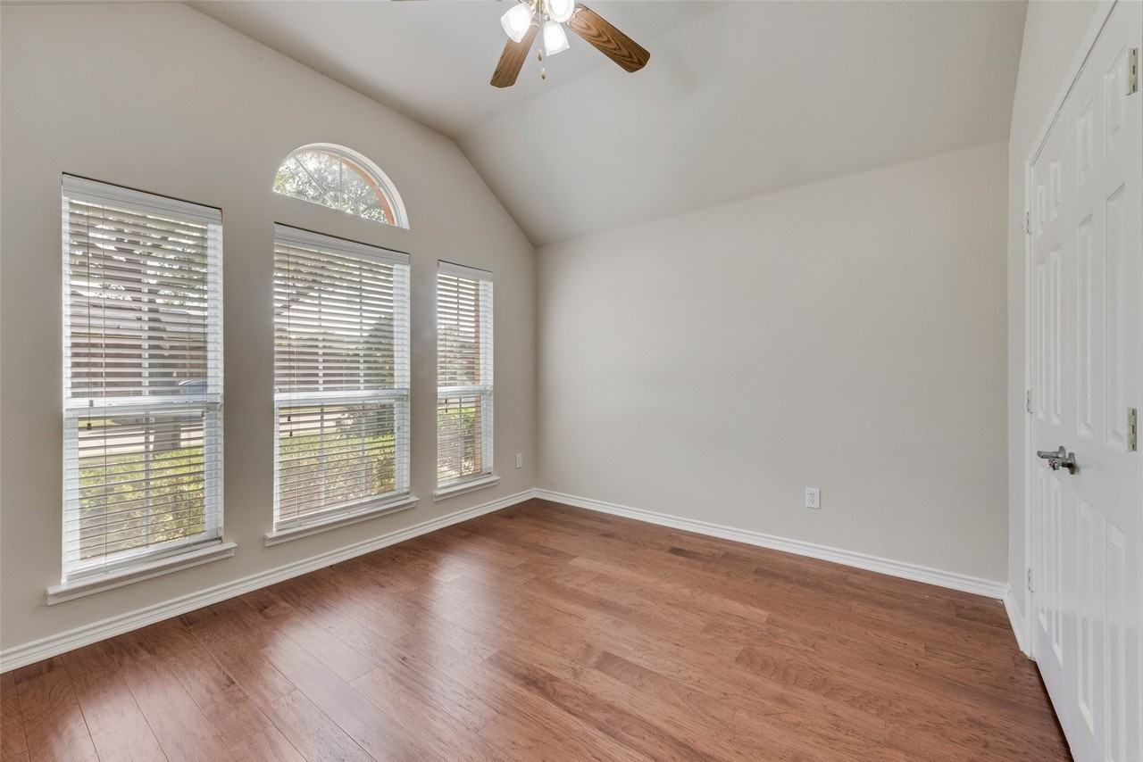 3806 Palace Pl - Photo 4 of 17