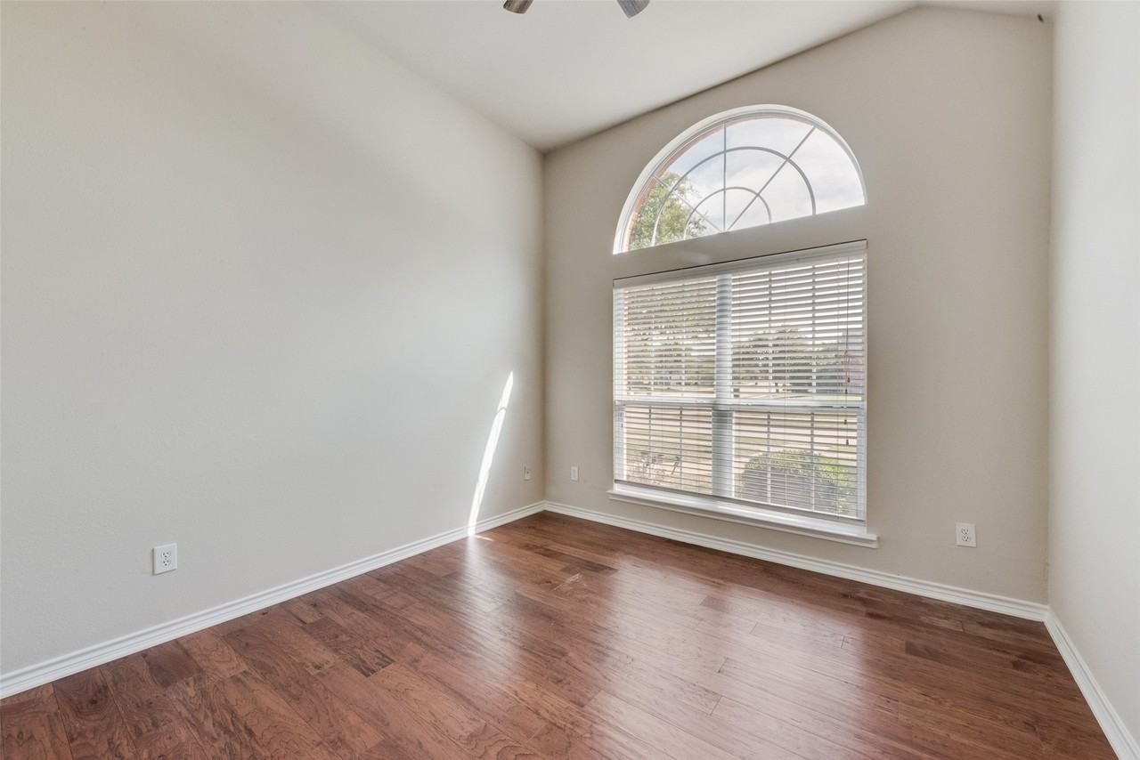 3806 Palace Pl - Photo 5 of 17