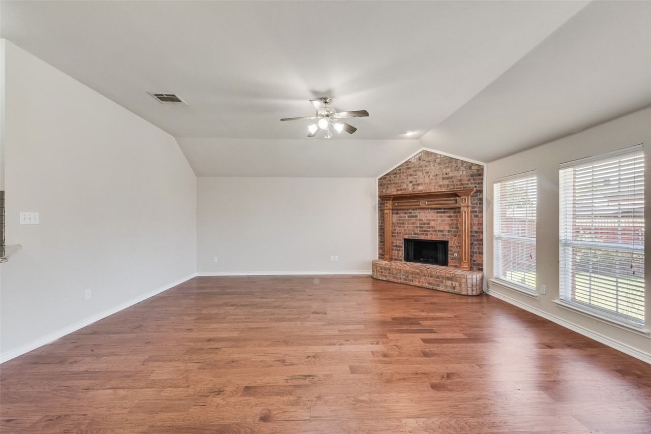 3806 Palace Pl - Photo 6 of 17