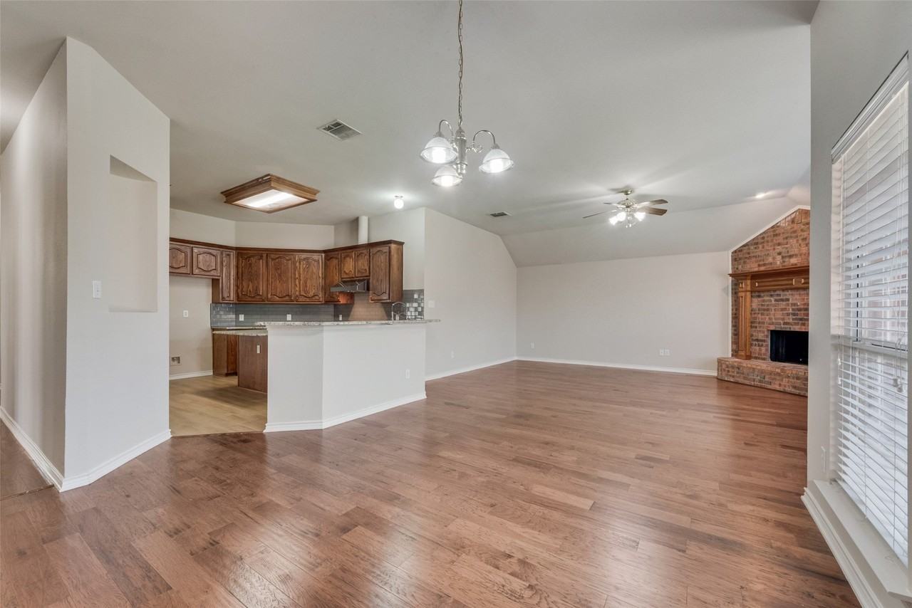 3806 Palace Pl - Photo 7 of 17