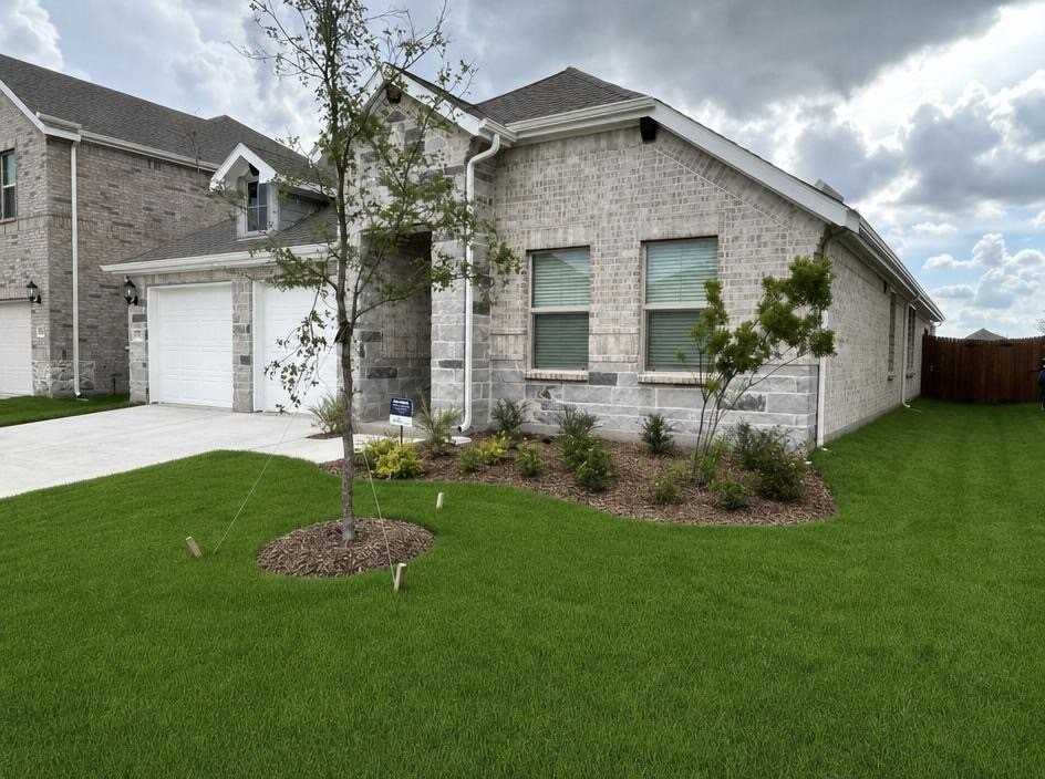 5910 Broadacre Dr - Photo 3 of 32