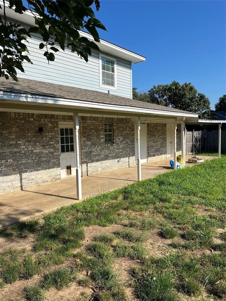 290 N Laramie Cir - Photo 2 of 10