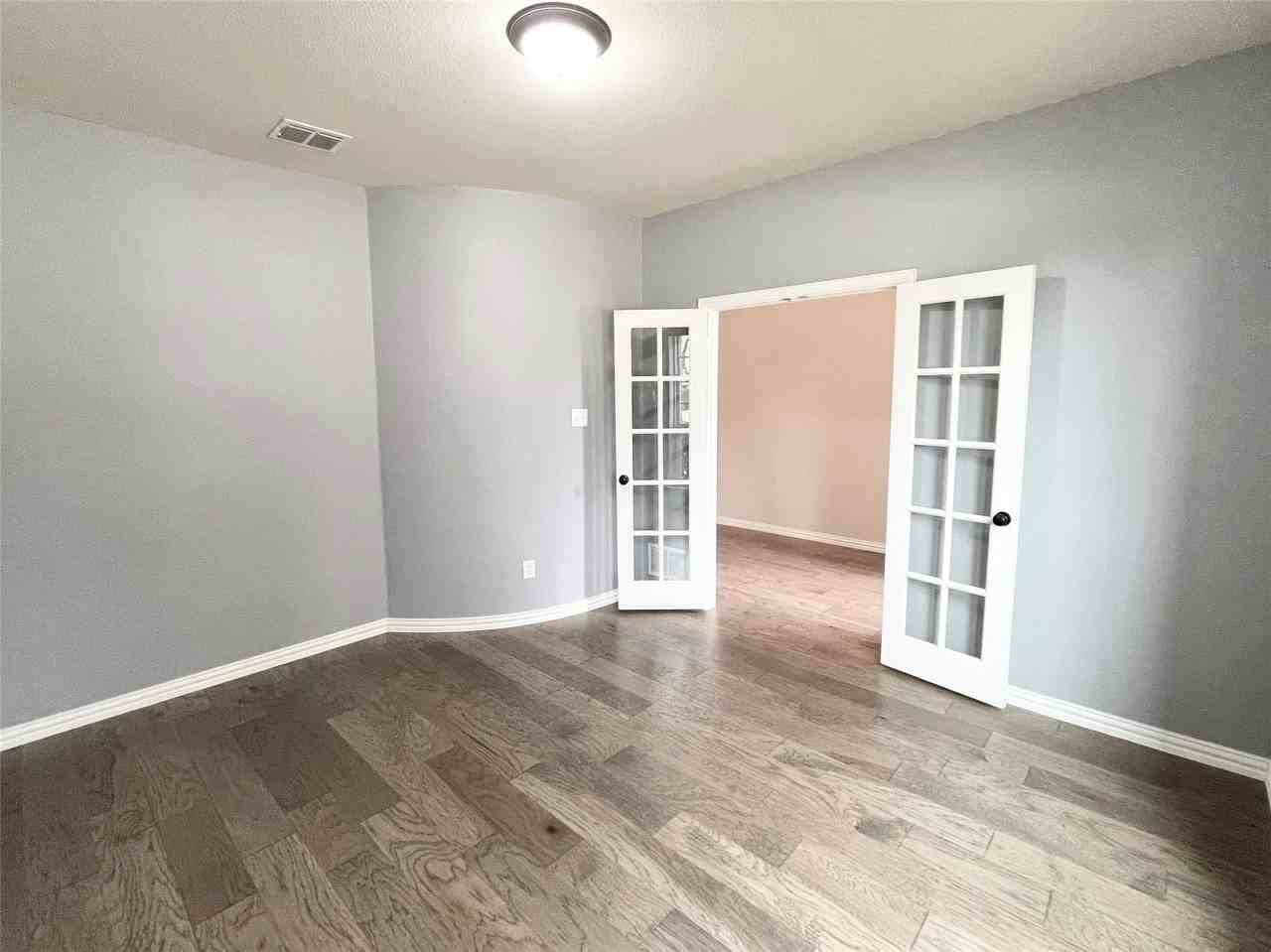 10301 Matador Dr - Photo 4 of 33