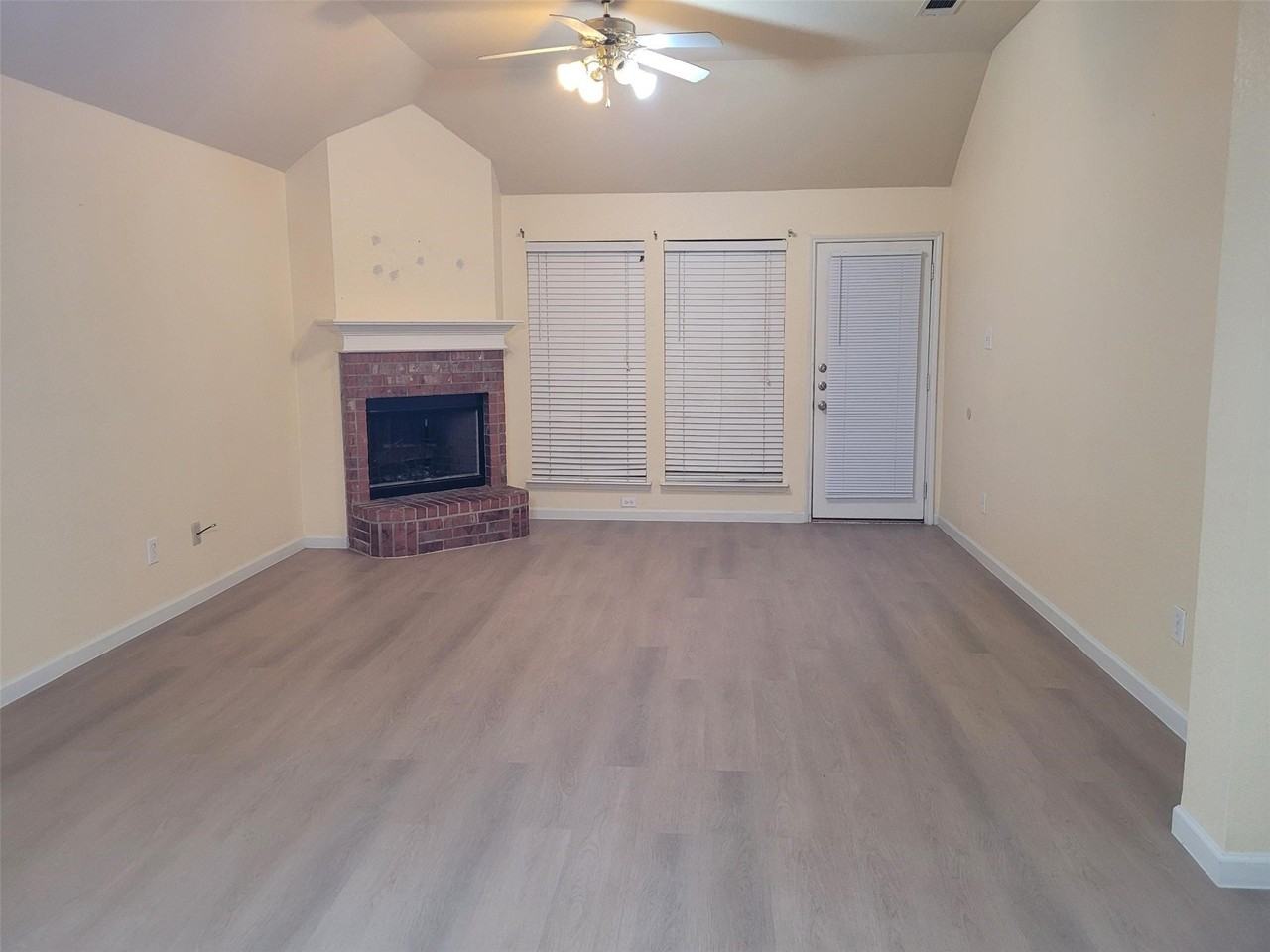 10436 Phantom Hill Rd - Photo 3 of 19