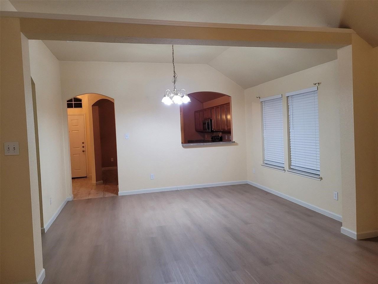 10436 Phantom Hill Rd - Photo 4 of 19