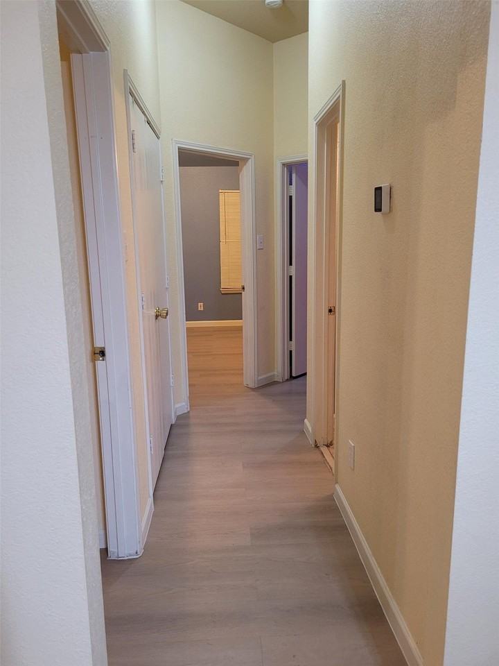 10436 Phantom Hill Rd - Photo 6 of 19