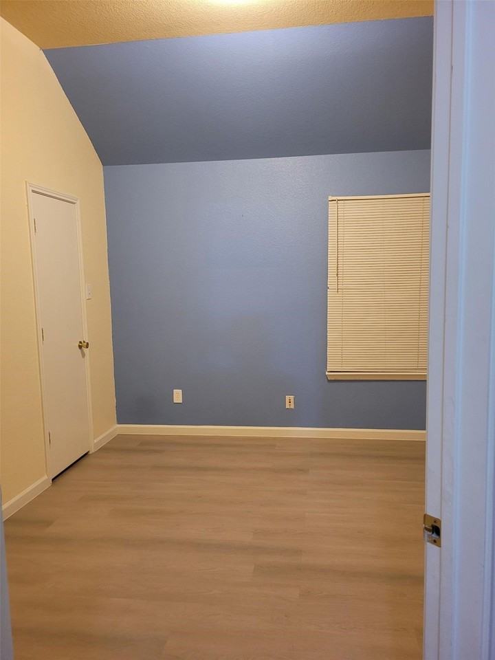 10436 Phantom Hill Rd - Photo 7 of 19