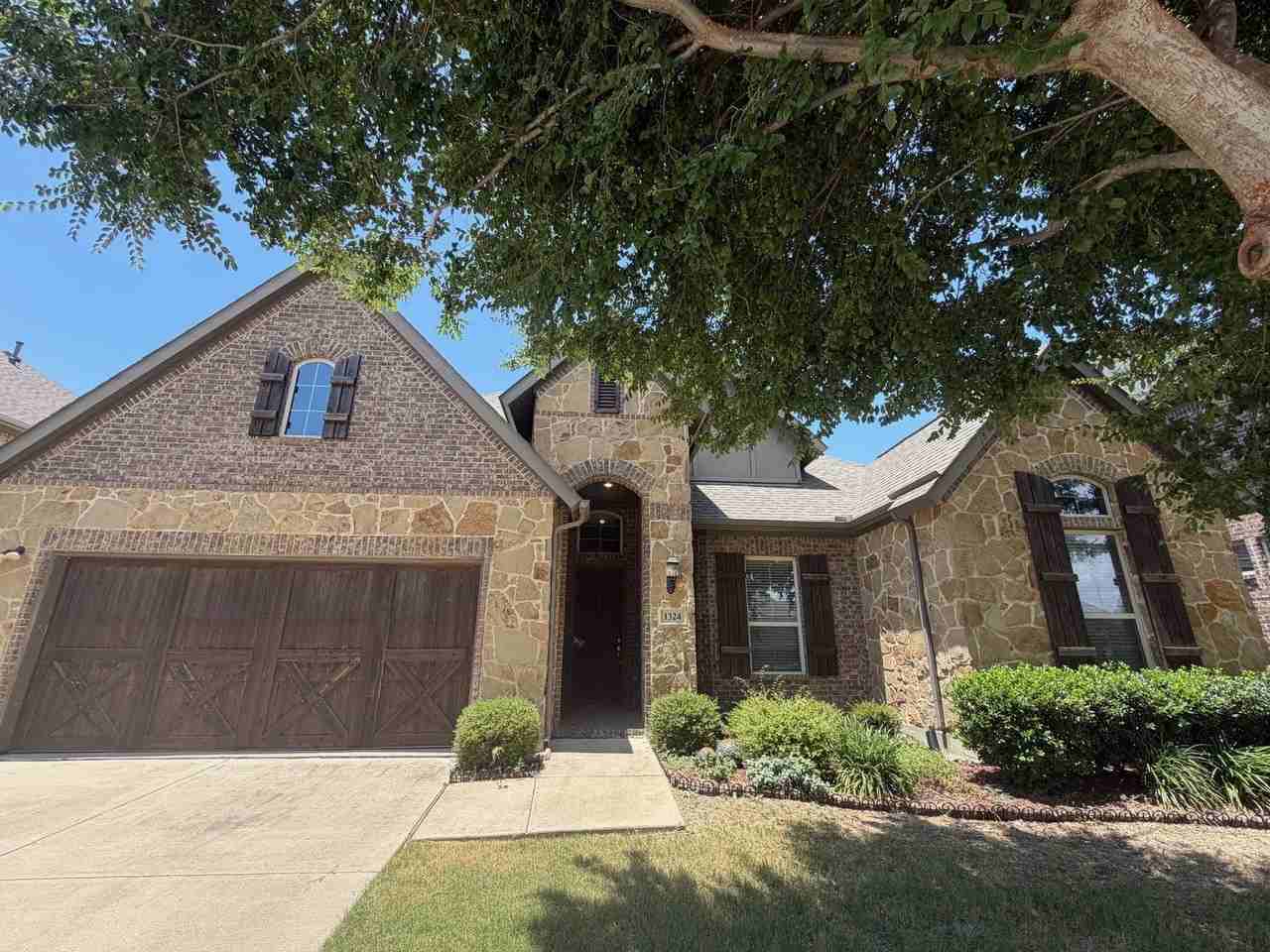 1324 Torrent Dr - Photo 2 of 34