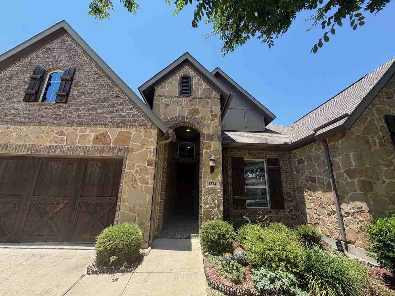 1324 Torrent Dr - Photo 3 of 34