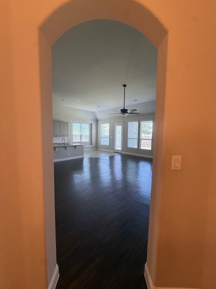 1324 Torrent Dr - Photo 7 of 34
