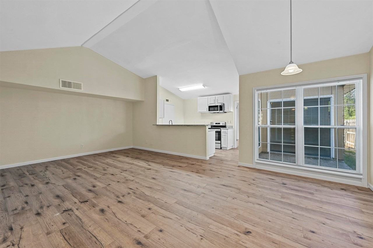 6005 Dooley Dr - Photo 2 of 21