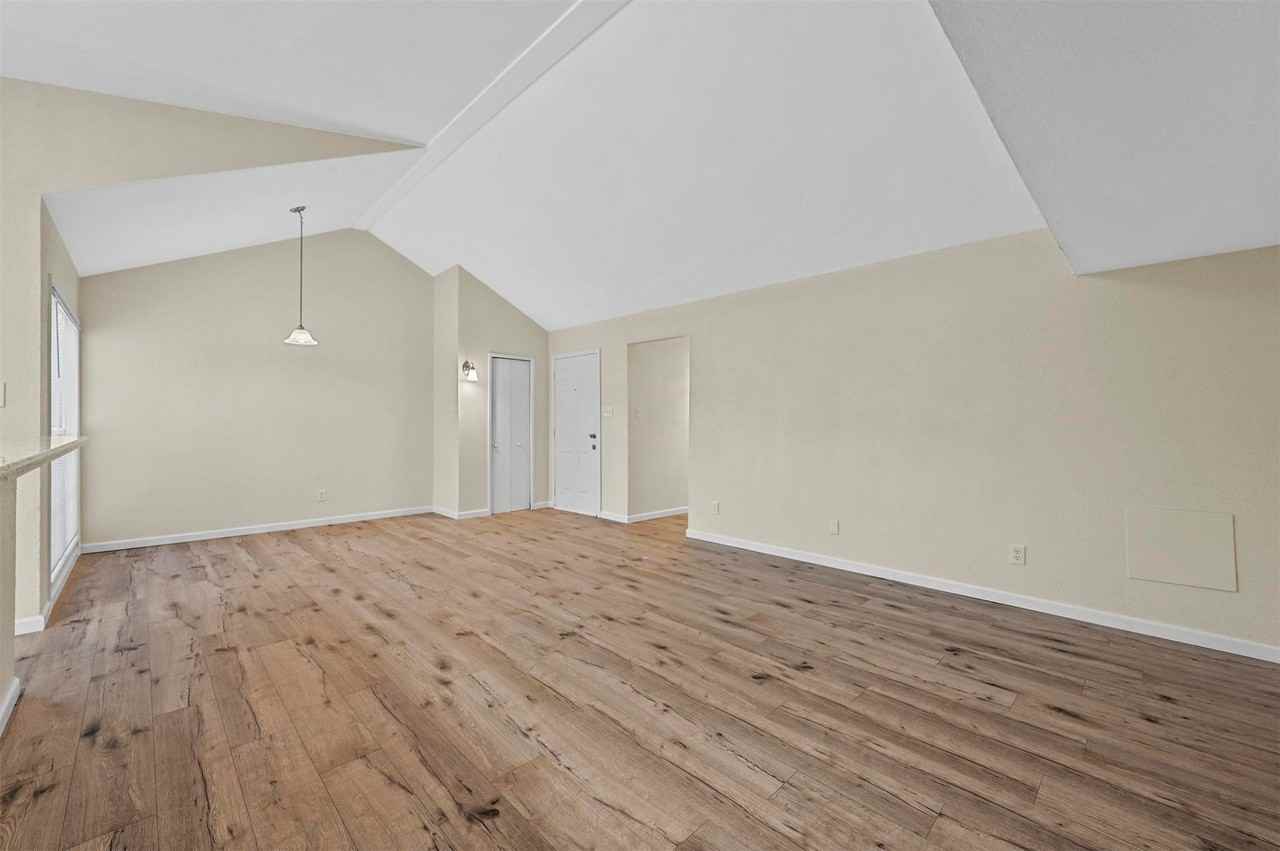 6005 Dooley Dr - Photo 4 of 21