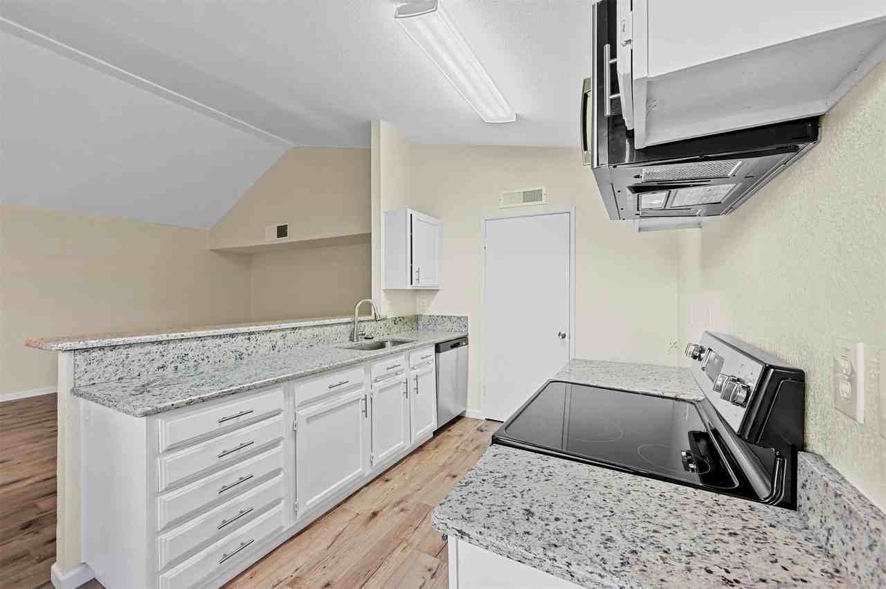 6005 Dooley Dr - Photo 5 of 21