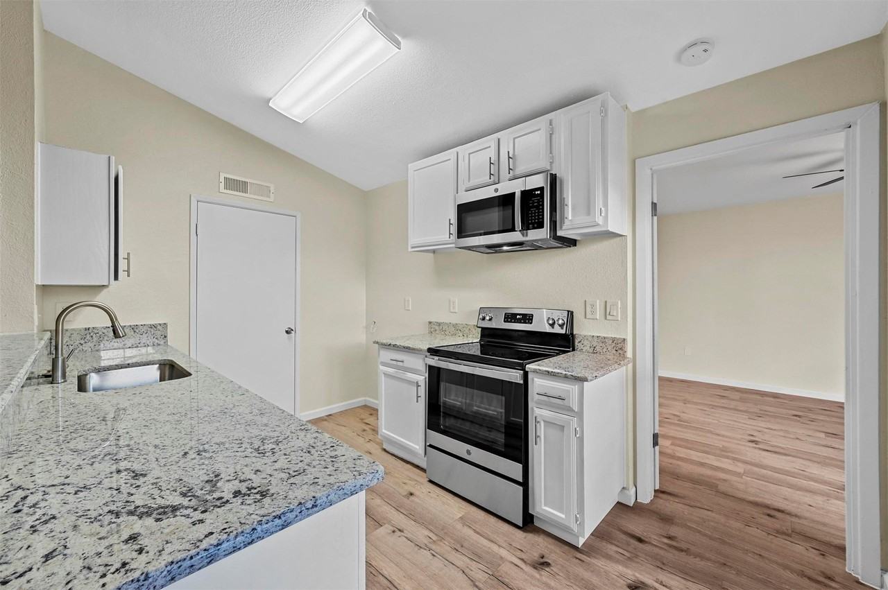 6005 Dooley Dr - Photo 6 of 21