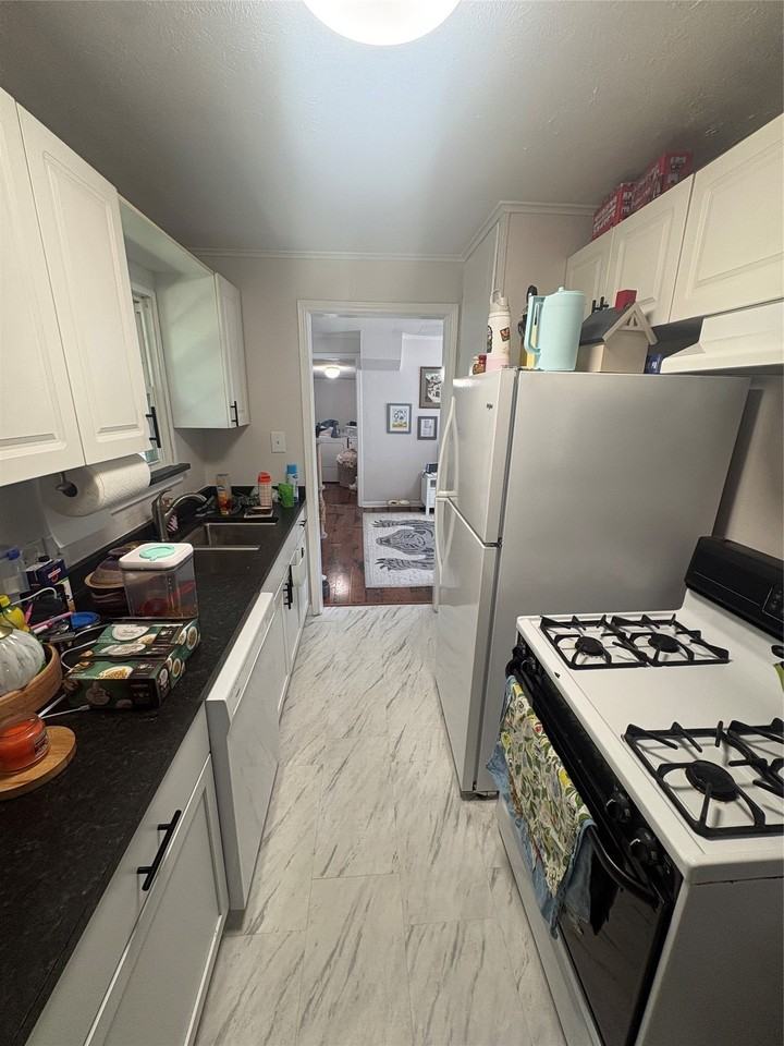 415B Marietta St - Photo 7 of 17