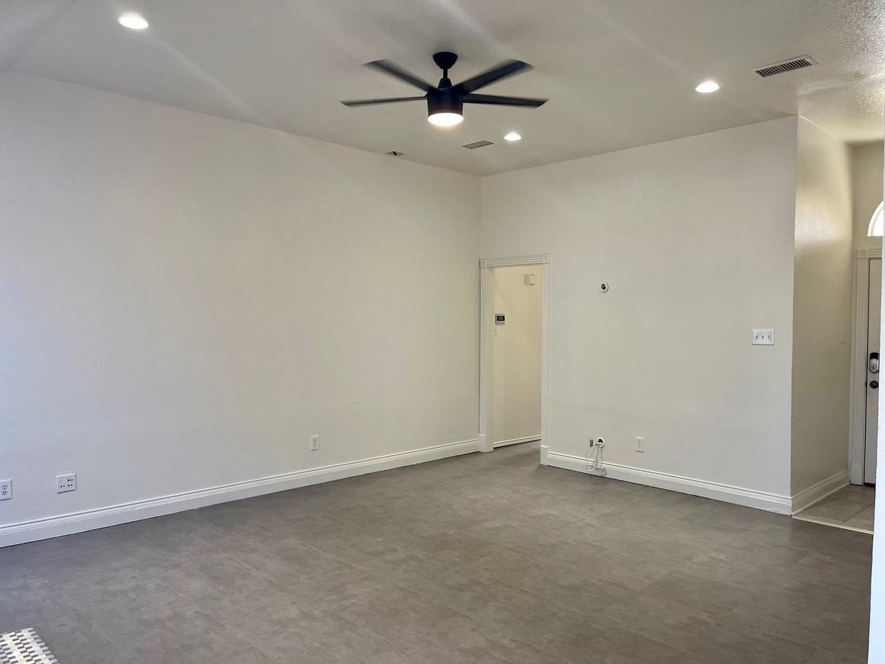 517 Meadowcrest Dr - Photo 5 of 25