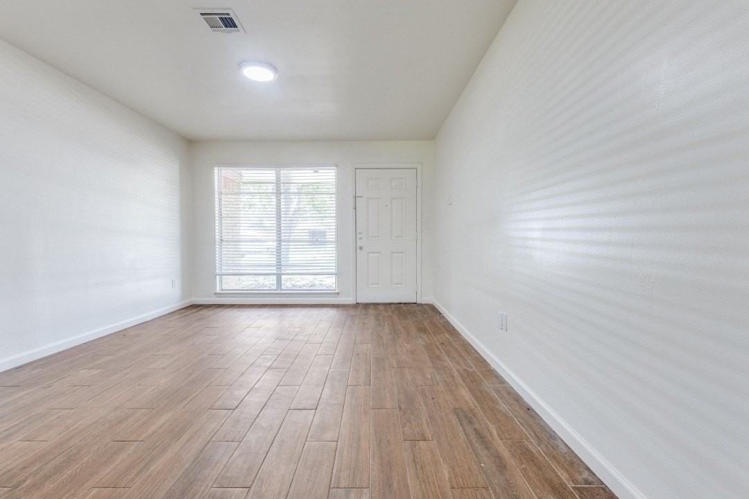 406 Vance St - Photo 3 of 25