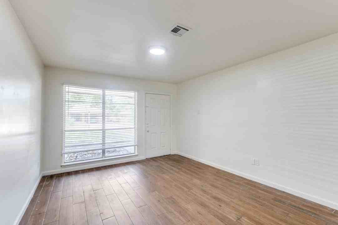 406 Vance St - Photo 4 of 25