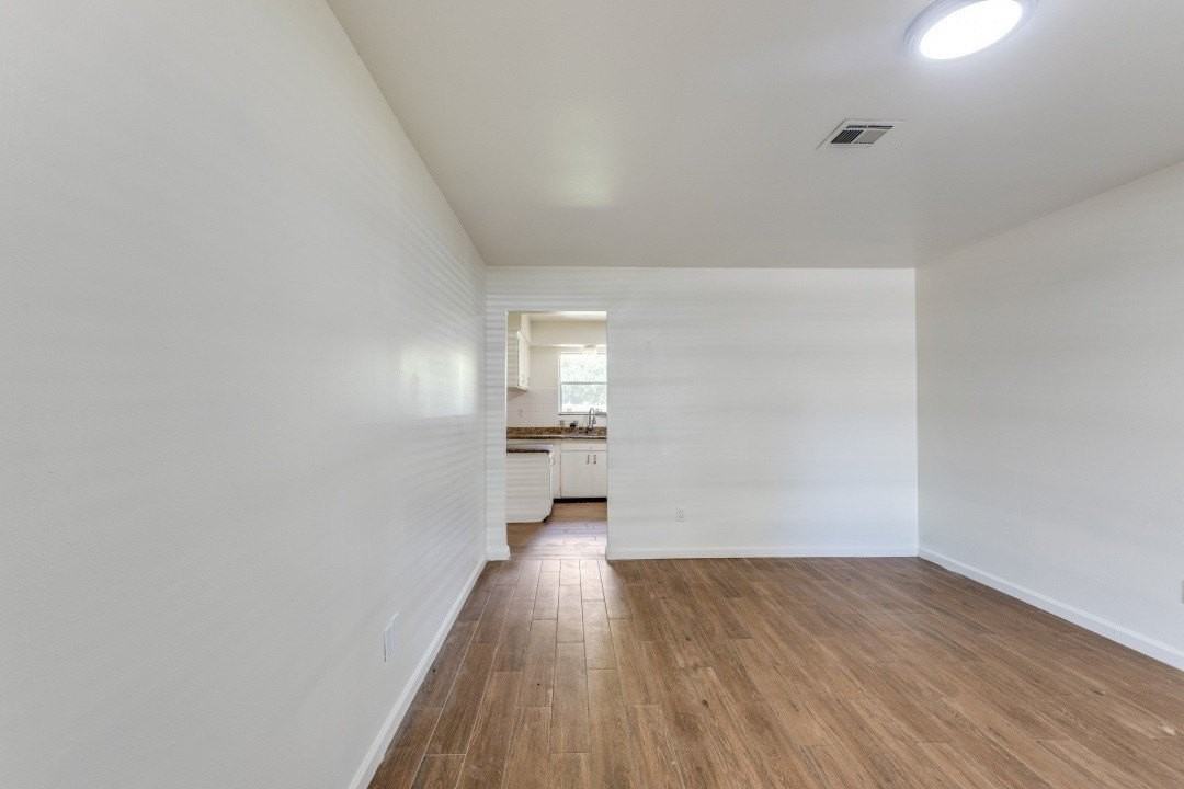 406 Vance St - Photo 5 of 25