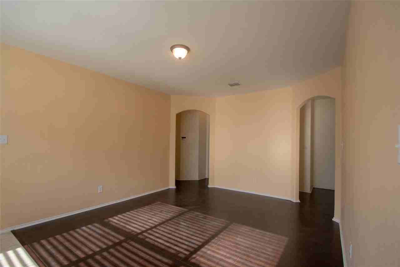 3725 Sapphire St - Photo 5 of 20