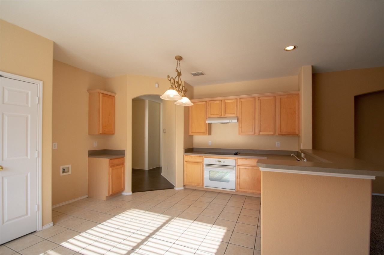 3725 Sapphire St - Photo 7 of 20