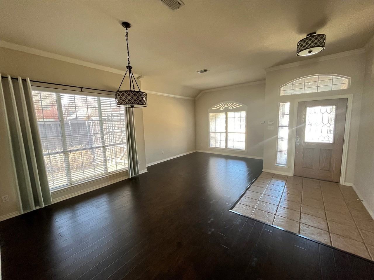 6021 Blue Spruce Ln - Photo 4 of 20