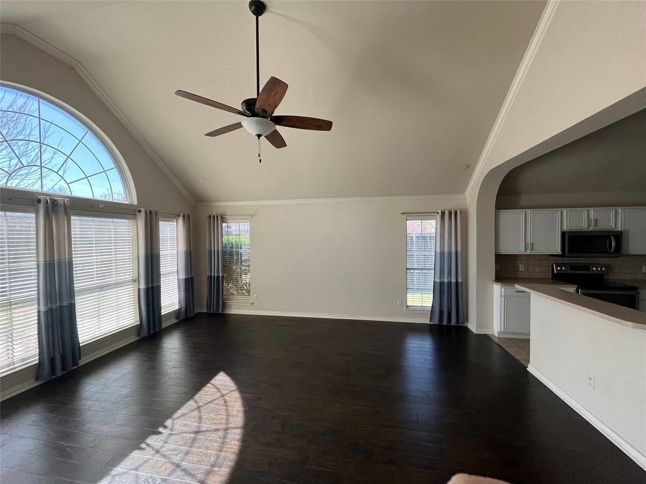 6021 Blue Spruce Ln - Photo 5 of 20