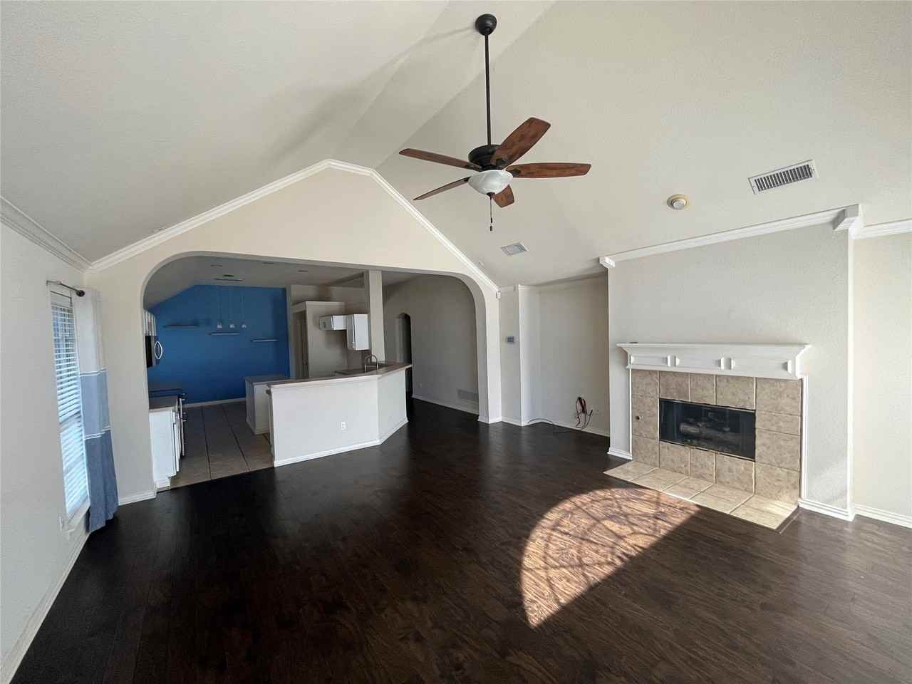 6021 Blue Spruce Ln - Photo 7 of 20