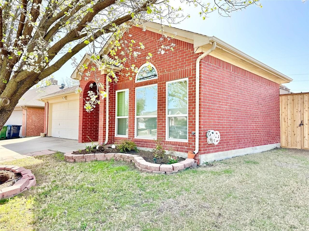 7006 Pickford Ct - Photo 3 of 18