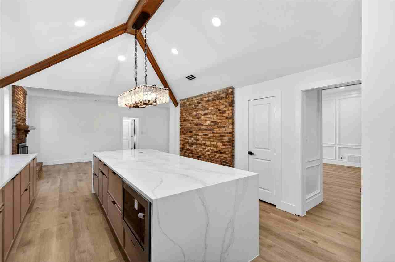 1213 Sycamore Dr - Photo 6 of 32