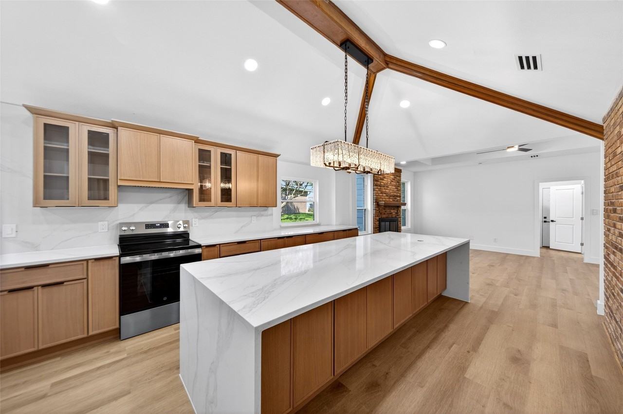 1213 Sycamore Dr - Photo 7 of 32