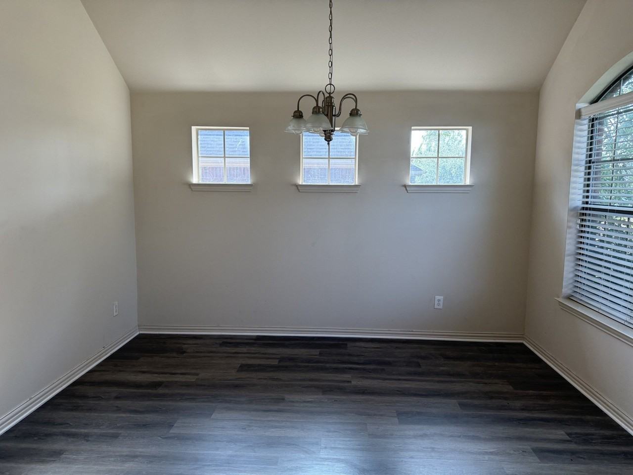 5121 Hidden Knolls Dr - Photo 4 of 19
