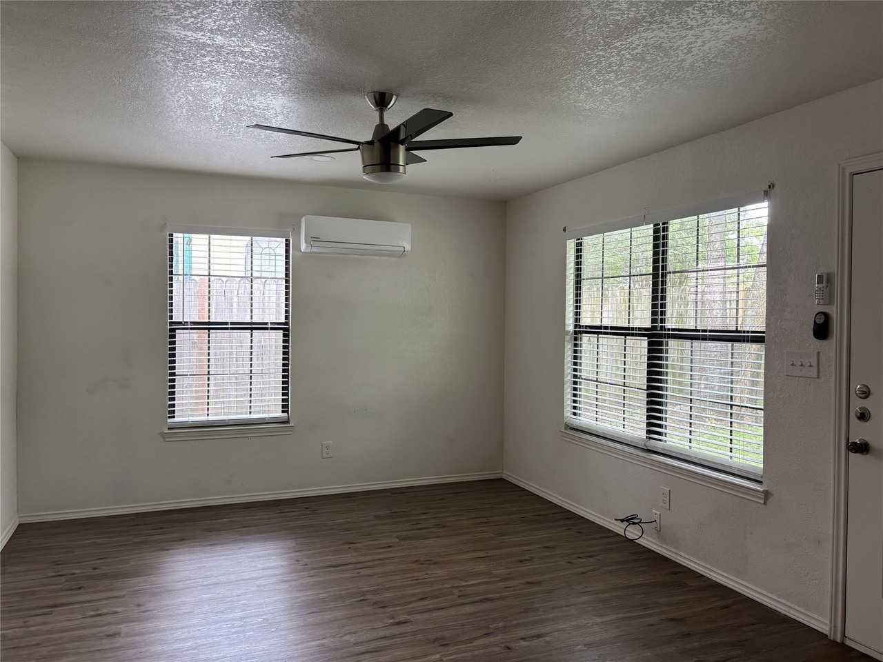 204 Pacific Ave - Photo 2 of 8