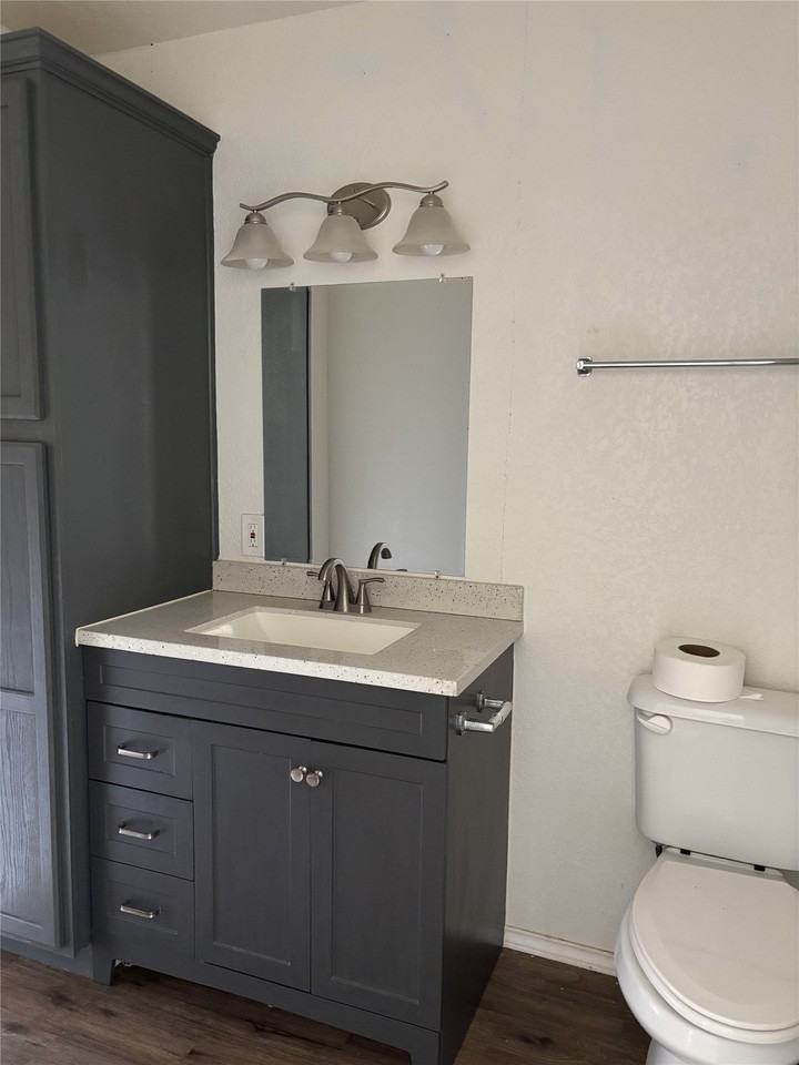 204 Pacific Ave - Photo 4 of 8
