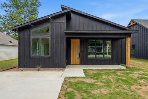 featured image of 314 W Cobb St